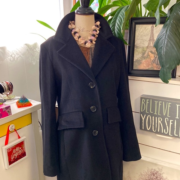 BCBG MaxAzria | long coat with 3 branded button closure. Two front flap pockets. - Picture 2 of 8